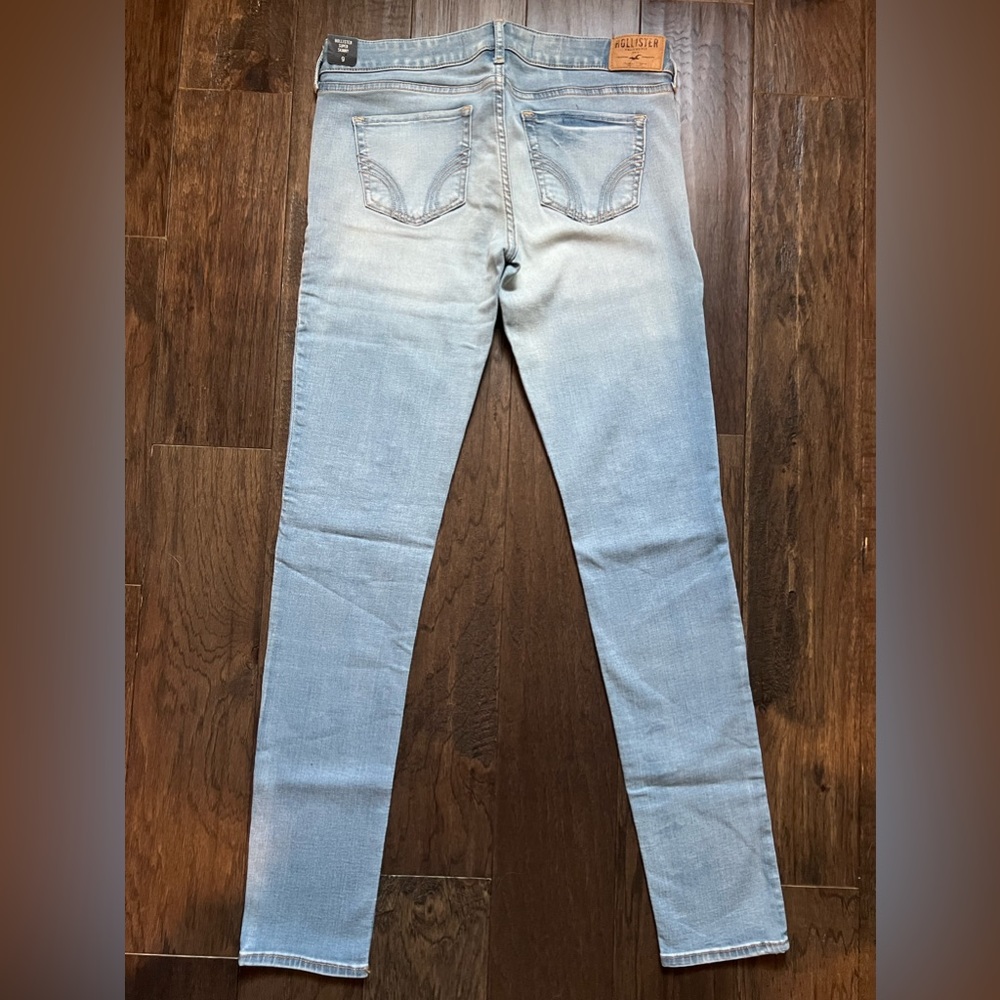 Hollister Low-Rise Super Skinny Jeans - Picture 6 of 8